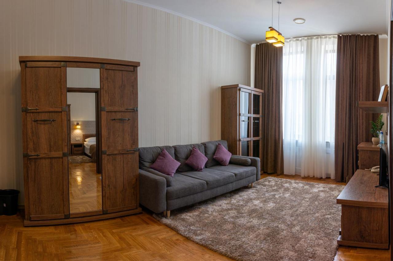 Hotel Star Mukaczewo Zewnętrze zdjęcie