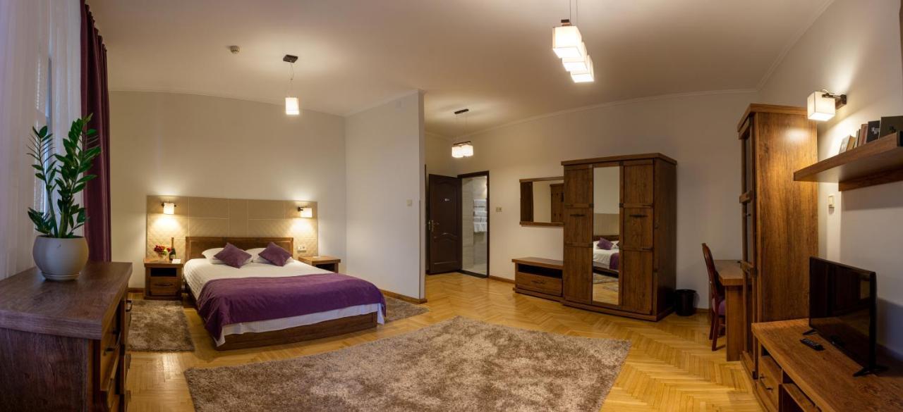 Hotel Star Mukaczewo Zewnętrze zdjęcie