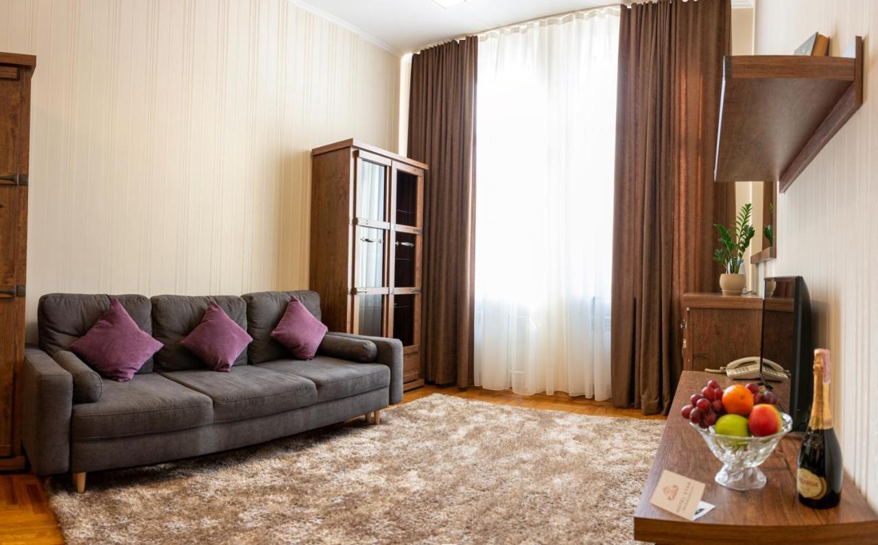 Hotel Star Mukaczewo Zewnętrze zdjęcie