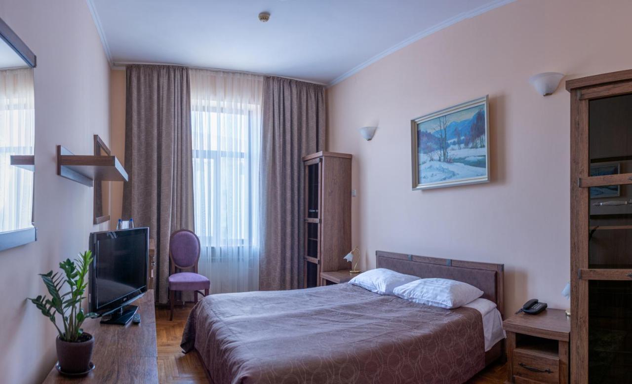 Hotel Star Mukaczewo Zewnętrze zdjęcie