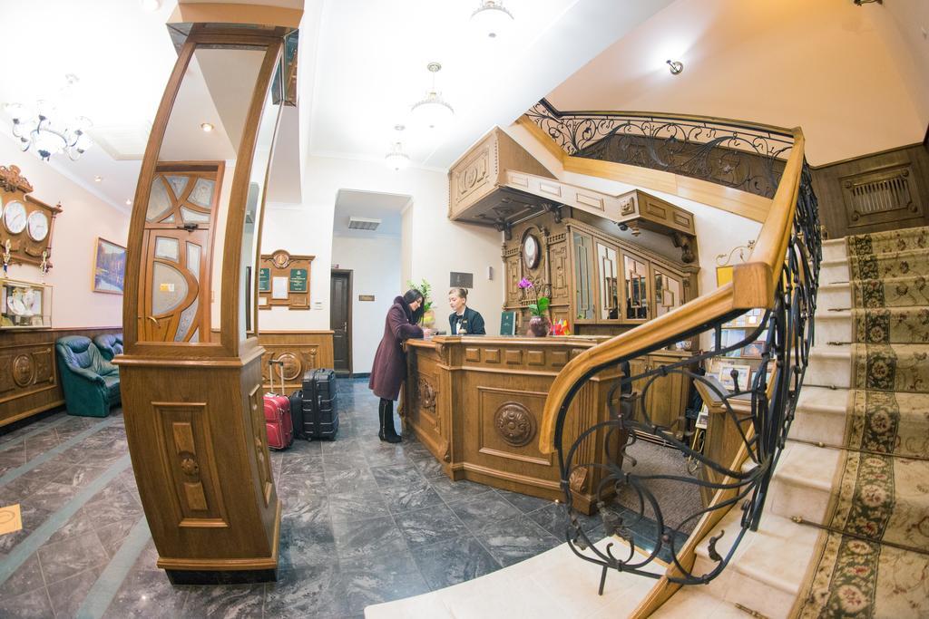 Hotel Star Mukaczewo Zewnętrze zdjęcie