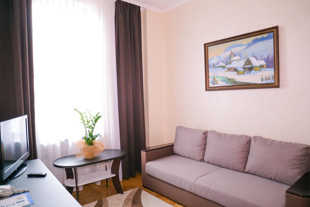 Hotel Star Mukaczewo Zewnętrze zdjęcie