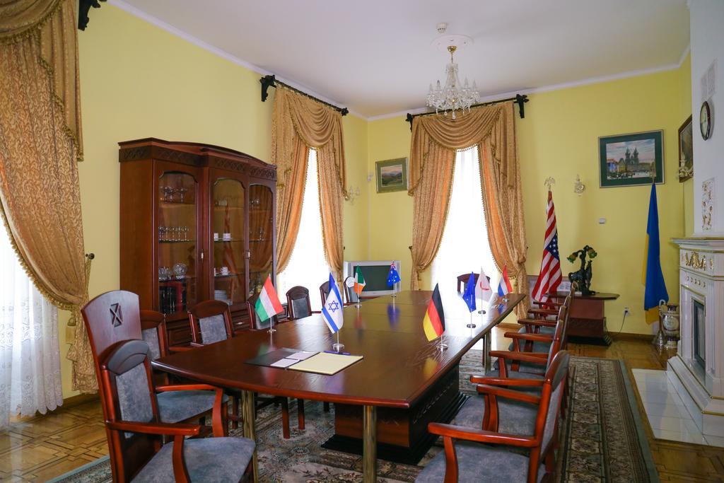 Hotel Star Mukaczewo Zewnętrze zdjęcie