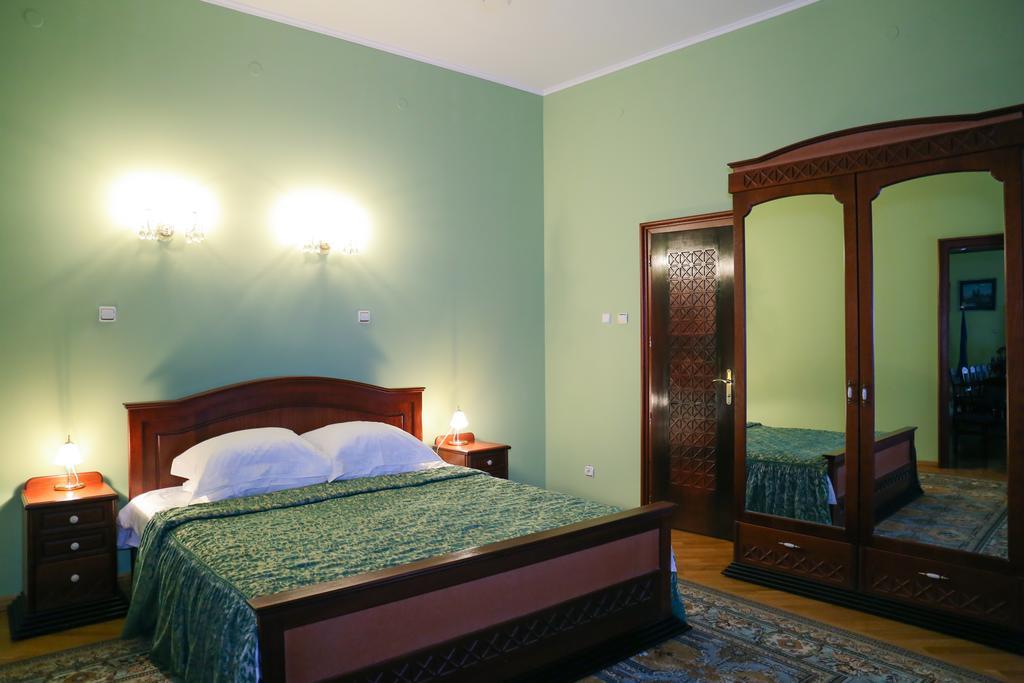 Hotel Star Mukaczewo Zewnętrze zdjęcie