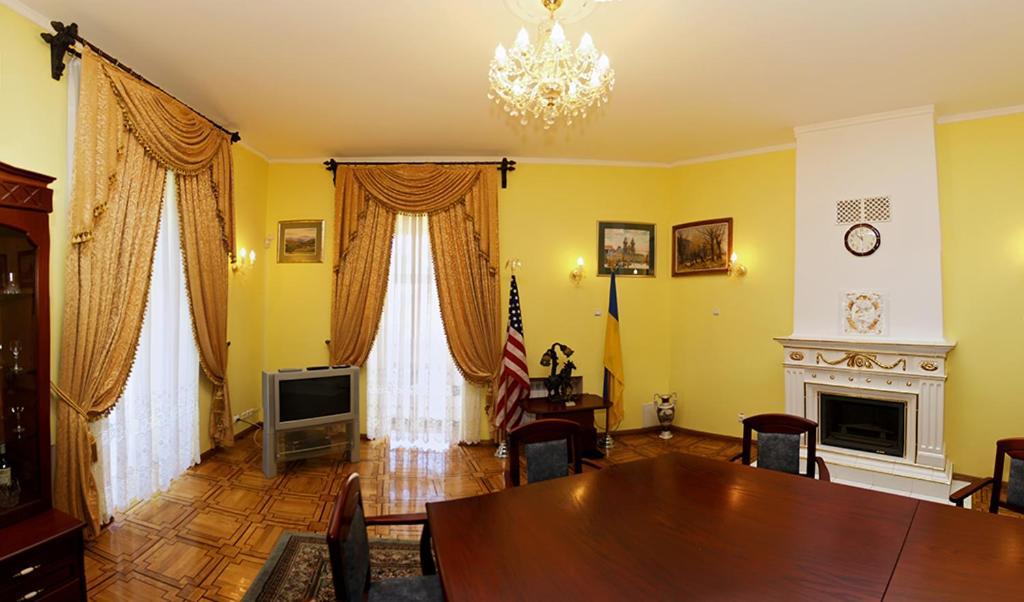Hotel Star Mukaczewo Zewnętrze zdjęcie