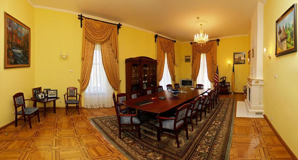 Hotel Star Mukaczewo Zewnętrze zdjęcie