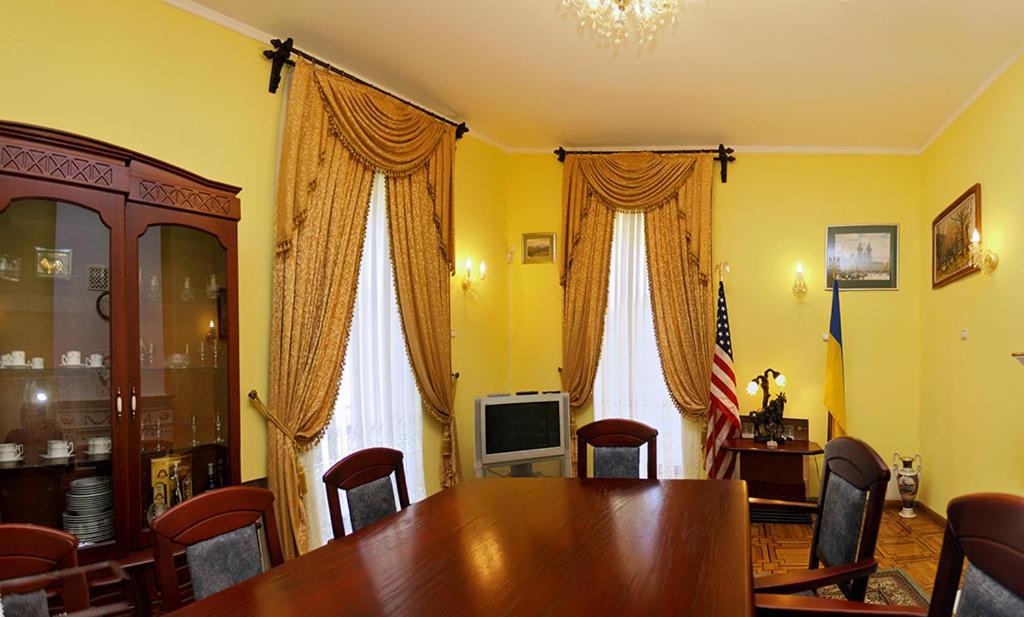 Hotel Star Mukaczewo Zewnętrze zdjęcie