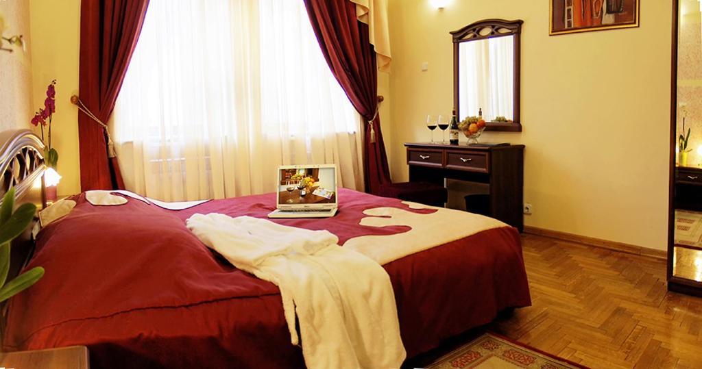 Hotel Star Mukaczewo Zewnętrze zdjęcie